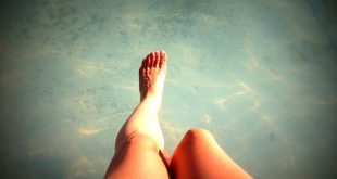 L'effetto a chiazze dell'autoabbronzante: come correggere gli errori?