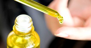 Olio di jojoba il migliore amico delle pelli grasse